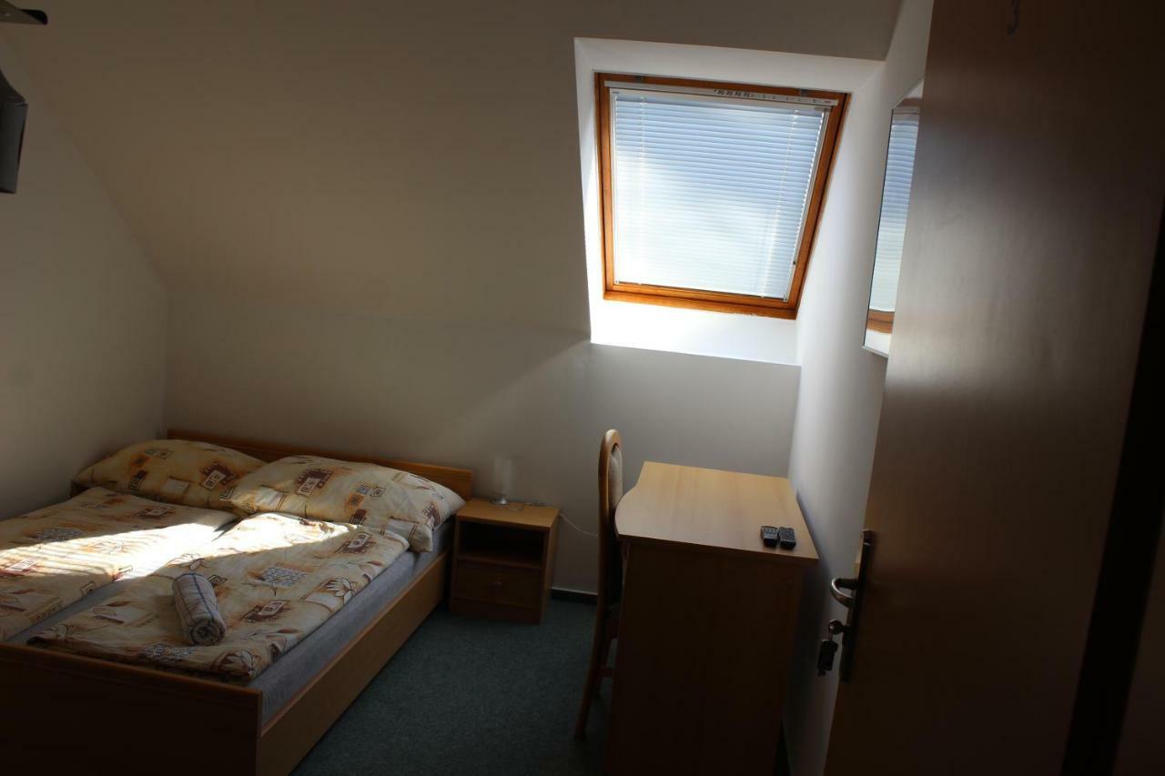 Apartman V Podskali Глубока-над-Влтавой Экстерьер фото